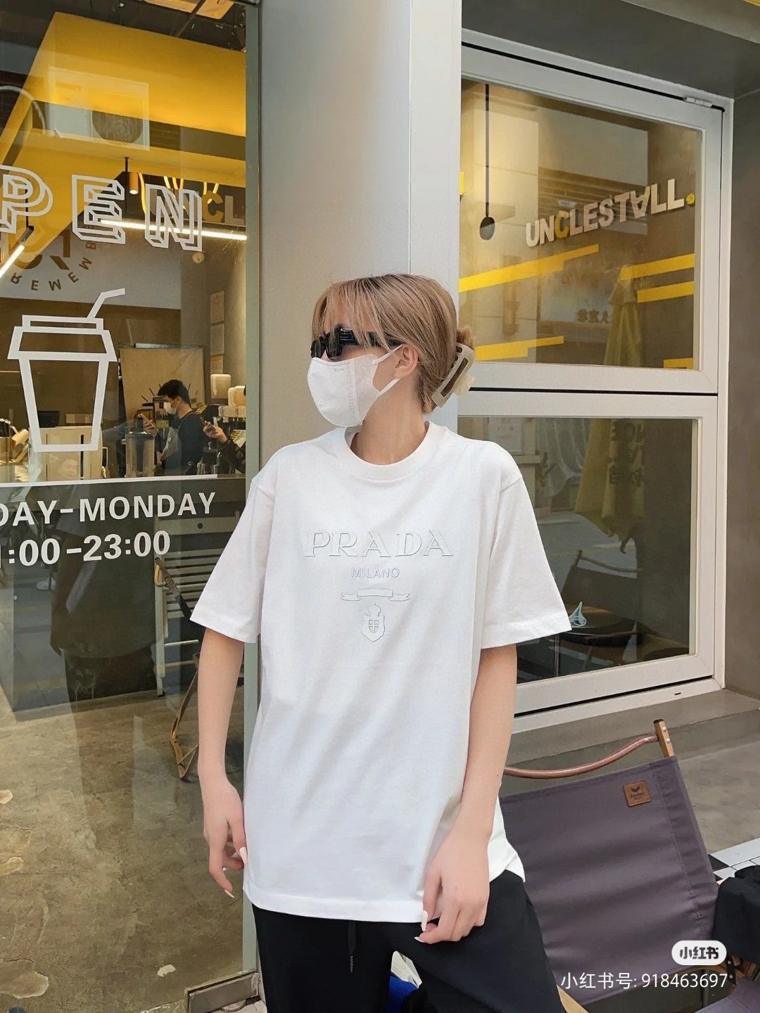 T-shirt Prada blanc avec logo discret