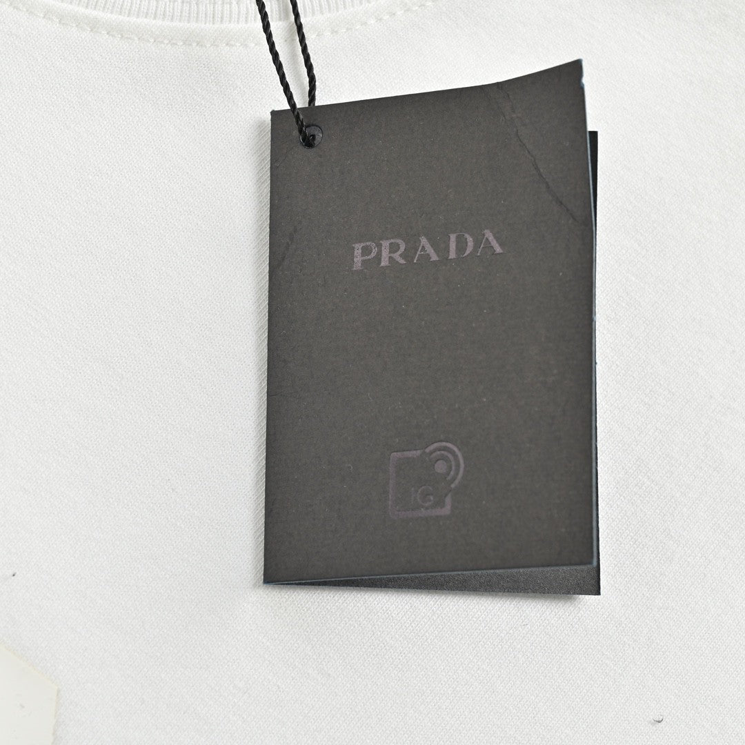 T-shirt Prada blanc avec logo discret