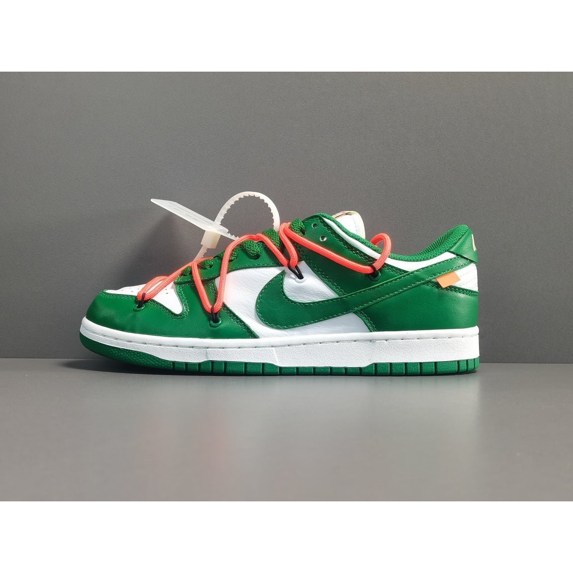 NIKE DUNK x OFF-WHITE VERT PIN
