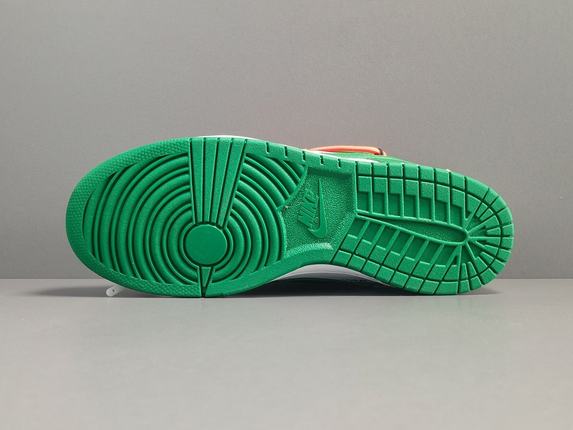 NIKE DUNK x OFF-WHITE VERT PIN