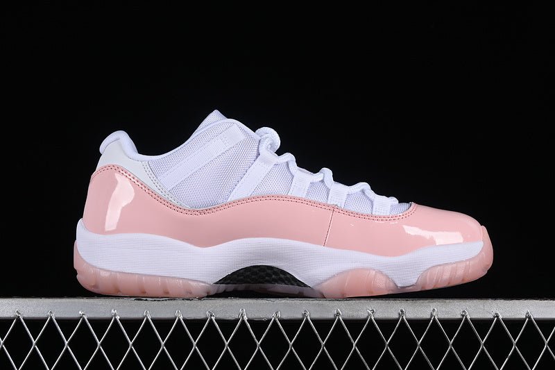 PIN'S AIR JORDAN 11 LOW LEGEND BLANC/ROSE