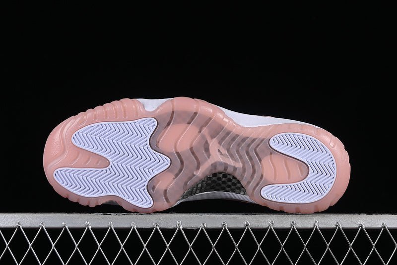 PIN'S AIR JORDAN 11 LOW LEGEND BLANC/ROSE