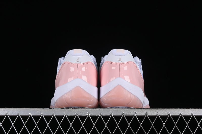 PIN'S AIR JORDAN 11 LOW LEGEND BLANC/ROSE