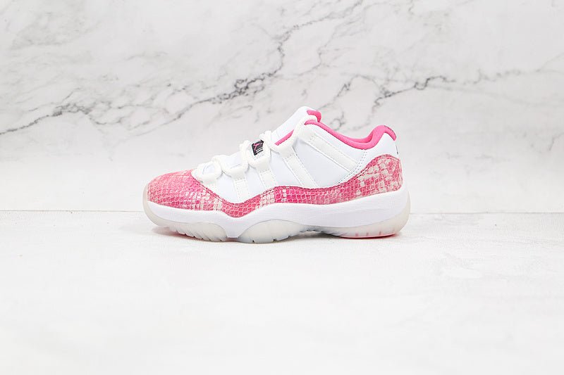 AIR JORDAN 11 RETRO LOW ROSE PEAU DE SERPENT BLANC/PASTÈQUE/NOIR
