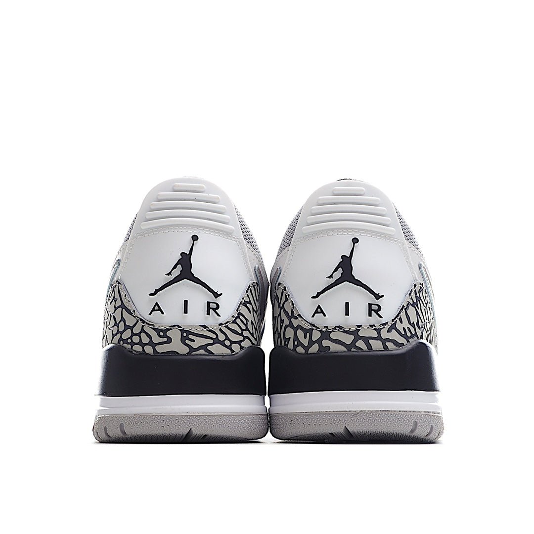 AIR JORDAN 11 « Blanc/Noir »