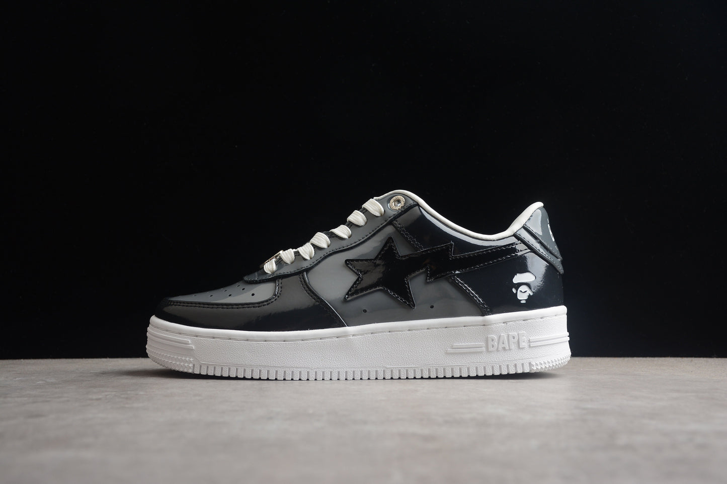 Baskets basses BAPE STA en cuir verni noir