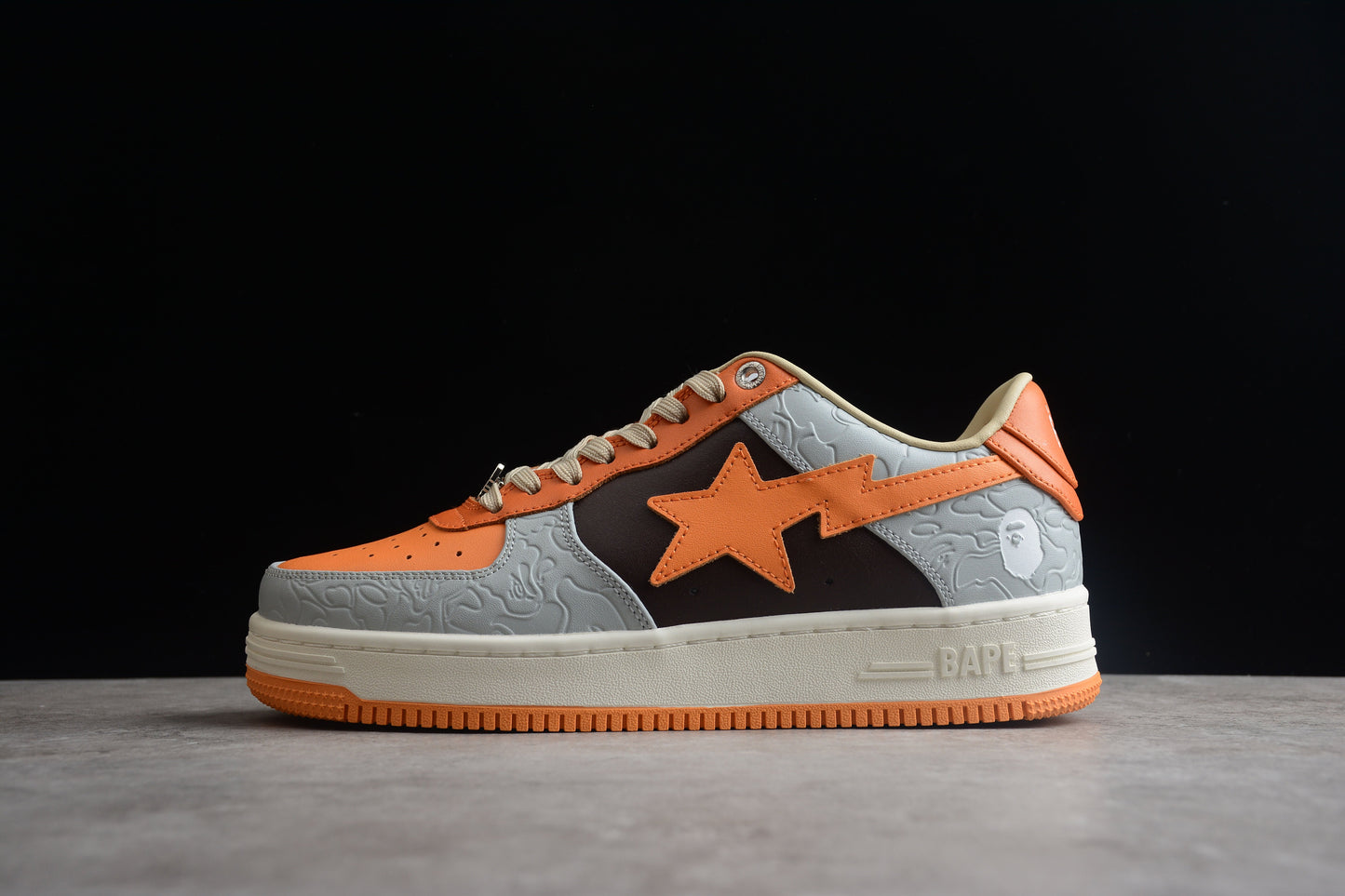 Baskets basses BAPE STA orange et grises