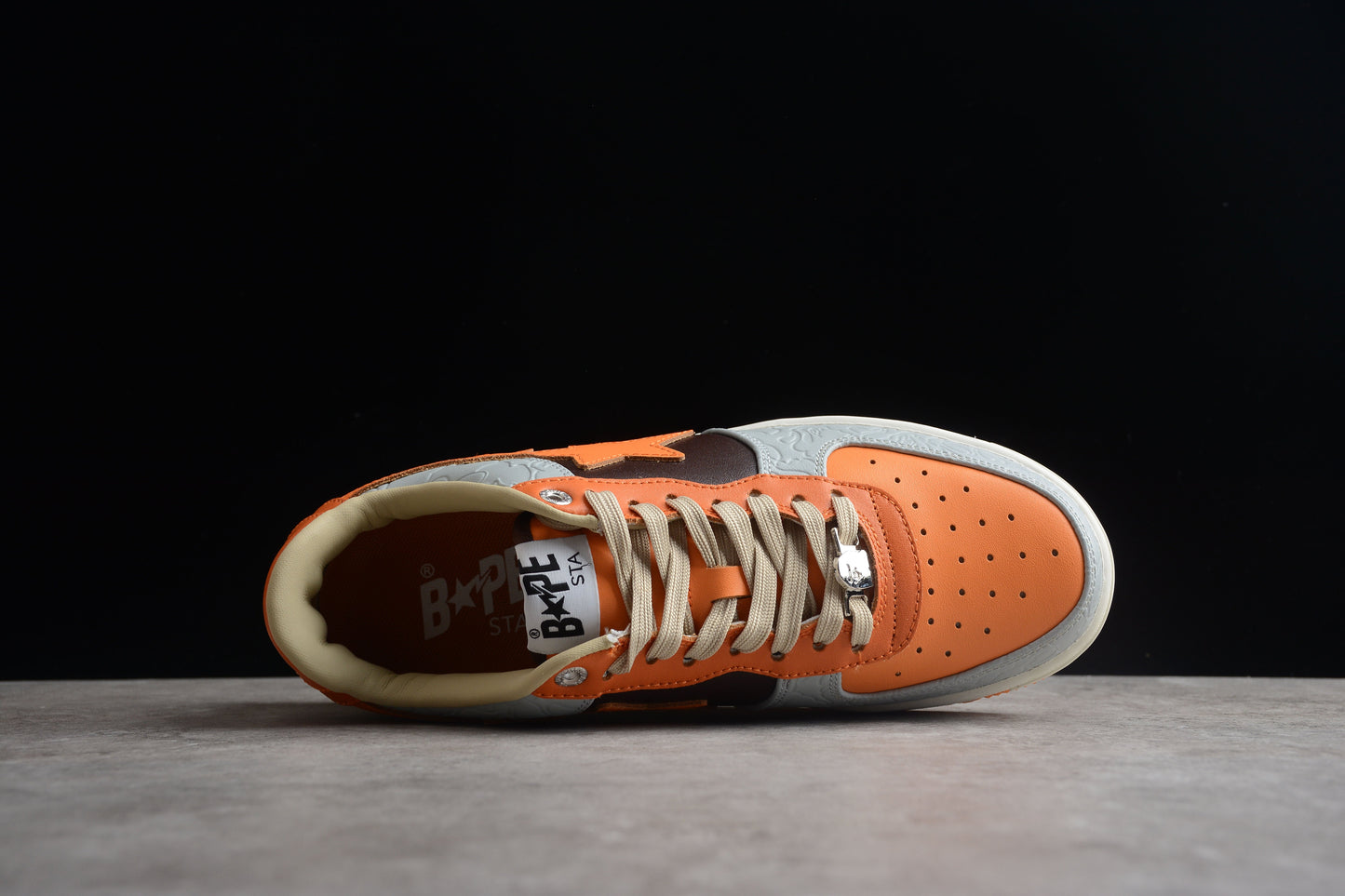 Baskets basses BAPE STA orange et grises