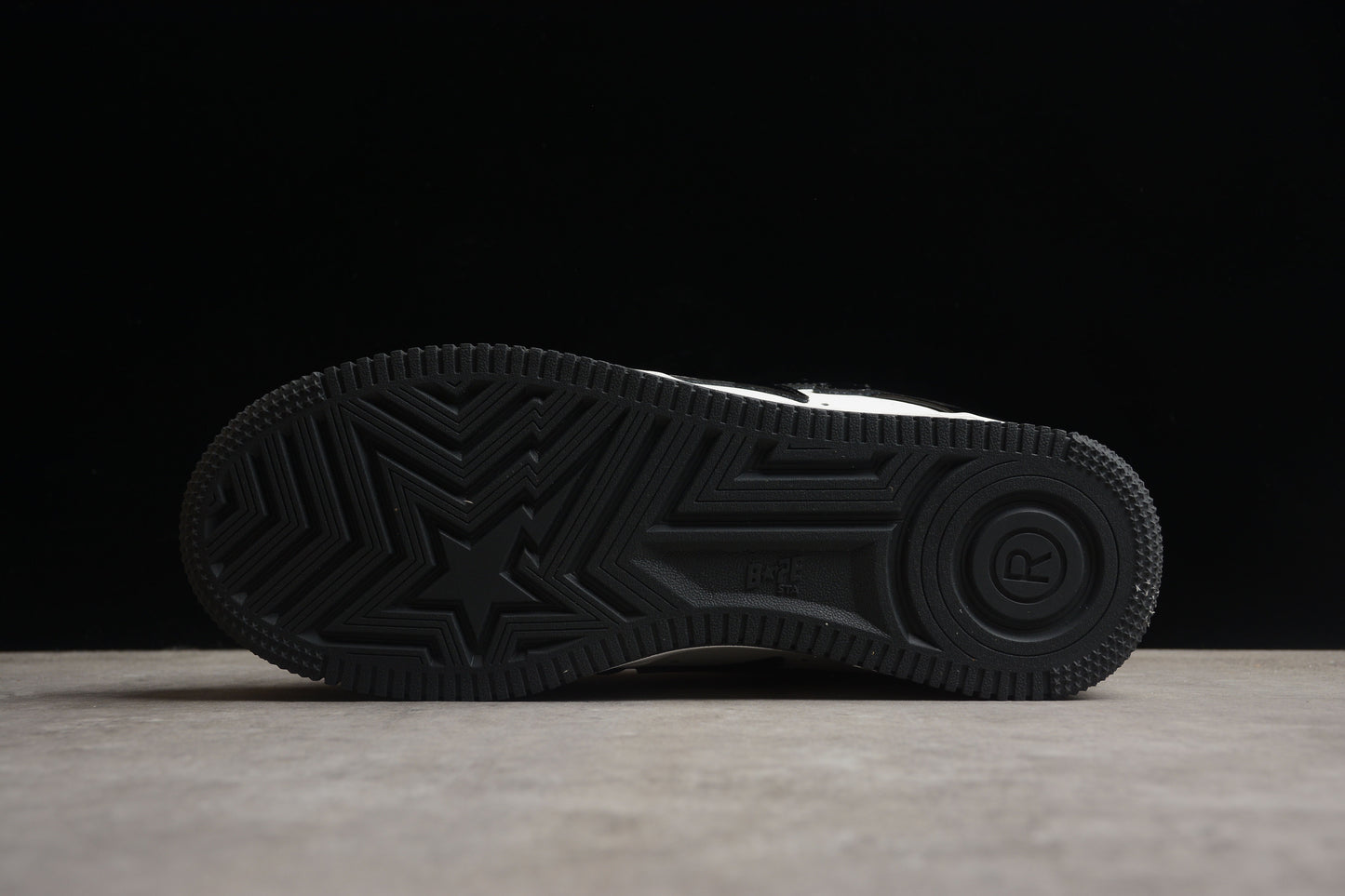 Baskets basses BAPE STA noires et blanches