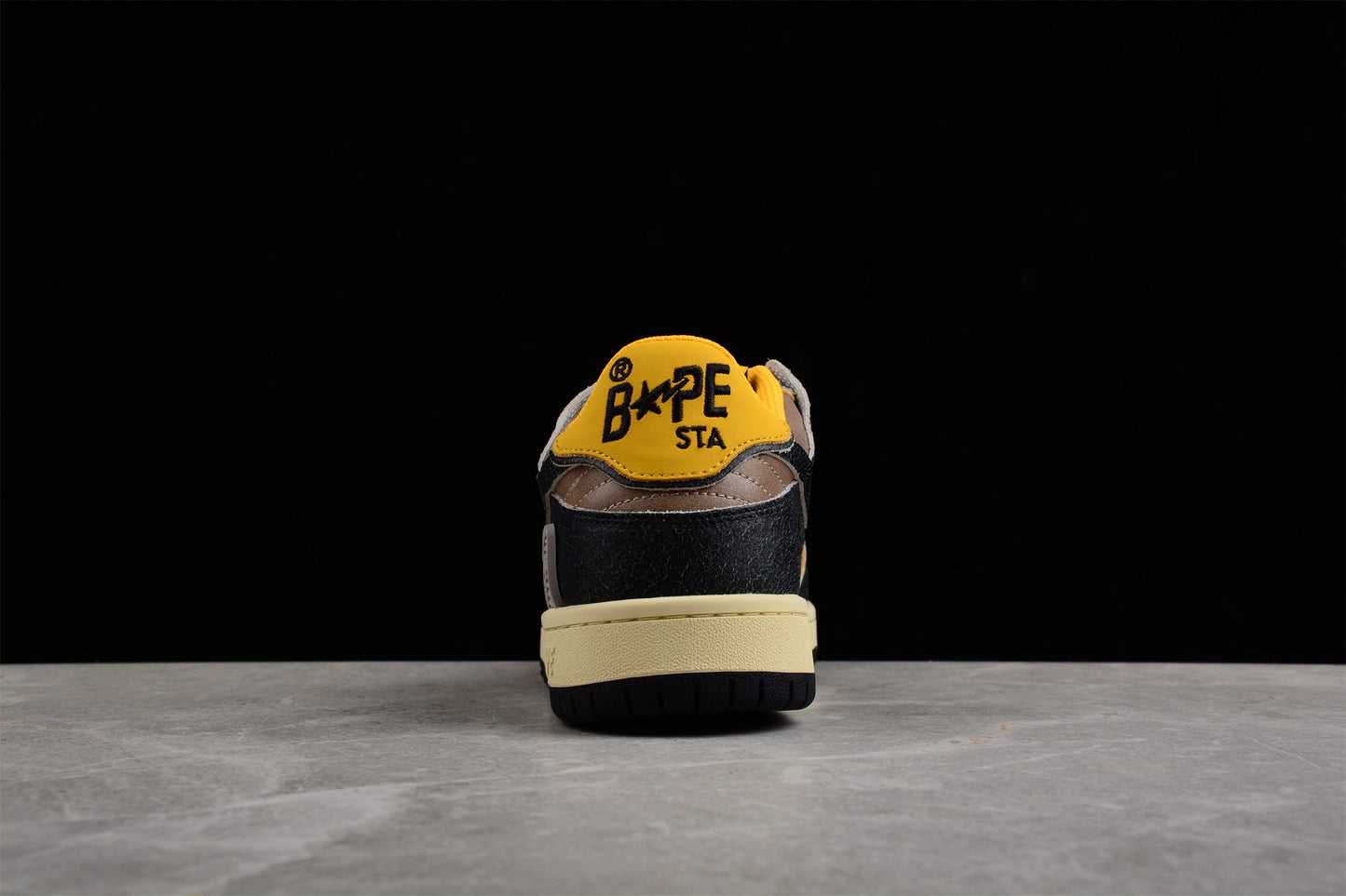 Baskets basses BAPE STA noires et jaunes