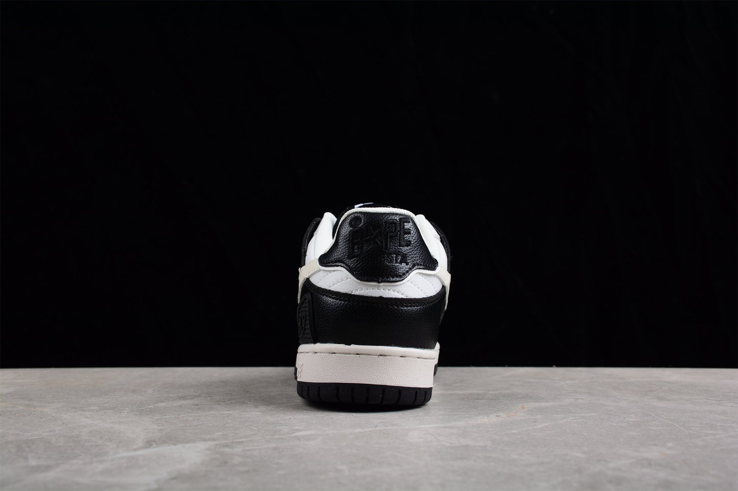 Baskets basses BAPE STA en noir, blanc et camouflage