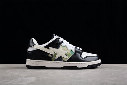 Baskets basses BAPE STA en noir, blanc et camouflage
