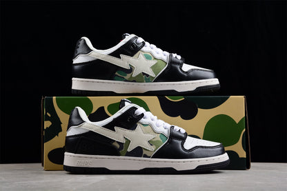 Baskets basses BAPE STA en noir, blanc et camouflage