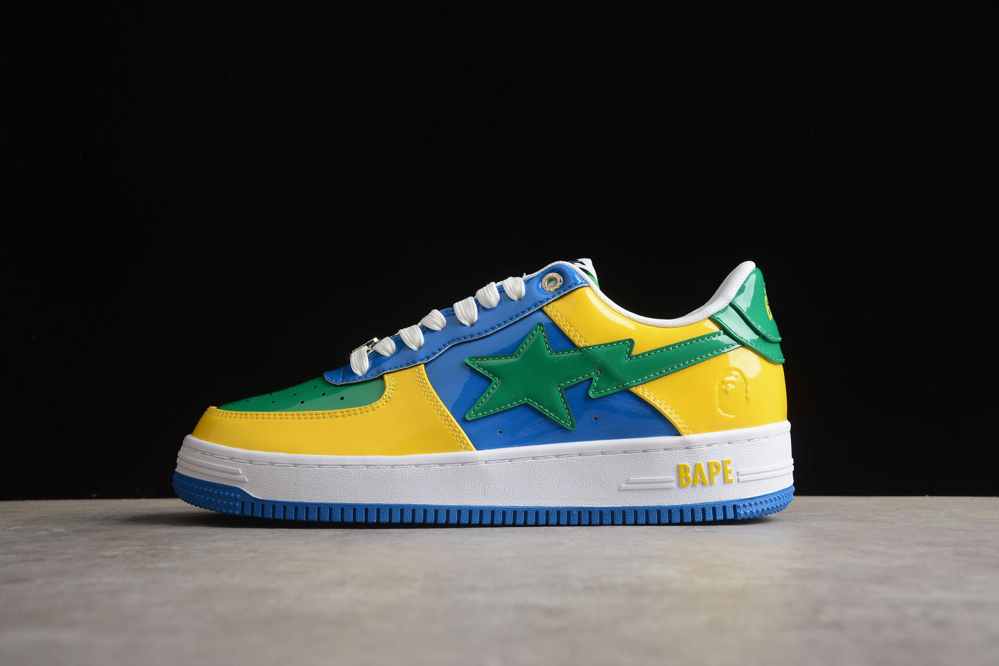Baskets basses BAPE STA vertes, bleues et jaunes
