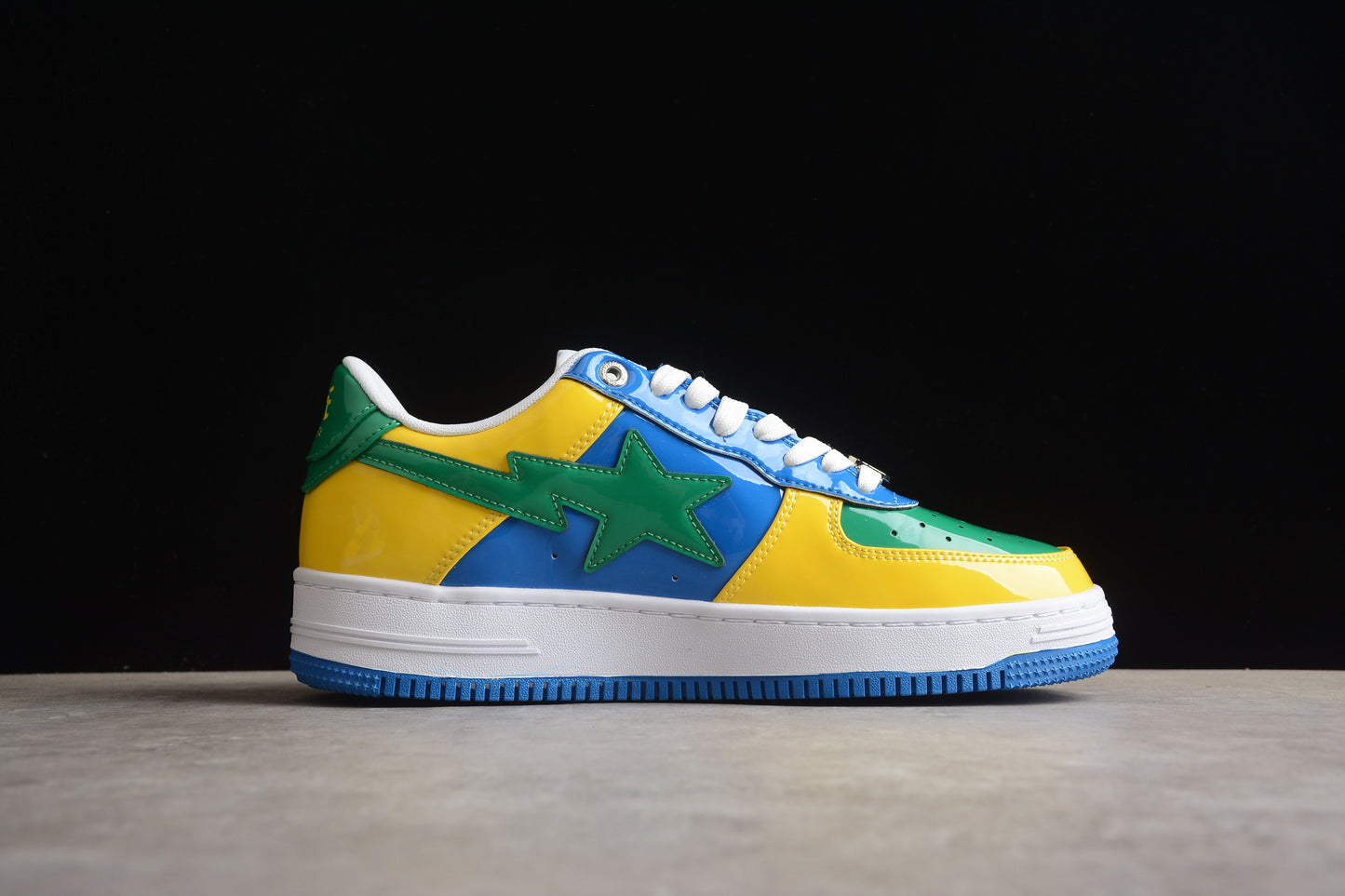 Baskets basses BAPE STA vertes, bleues et jaunes