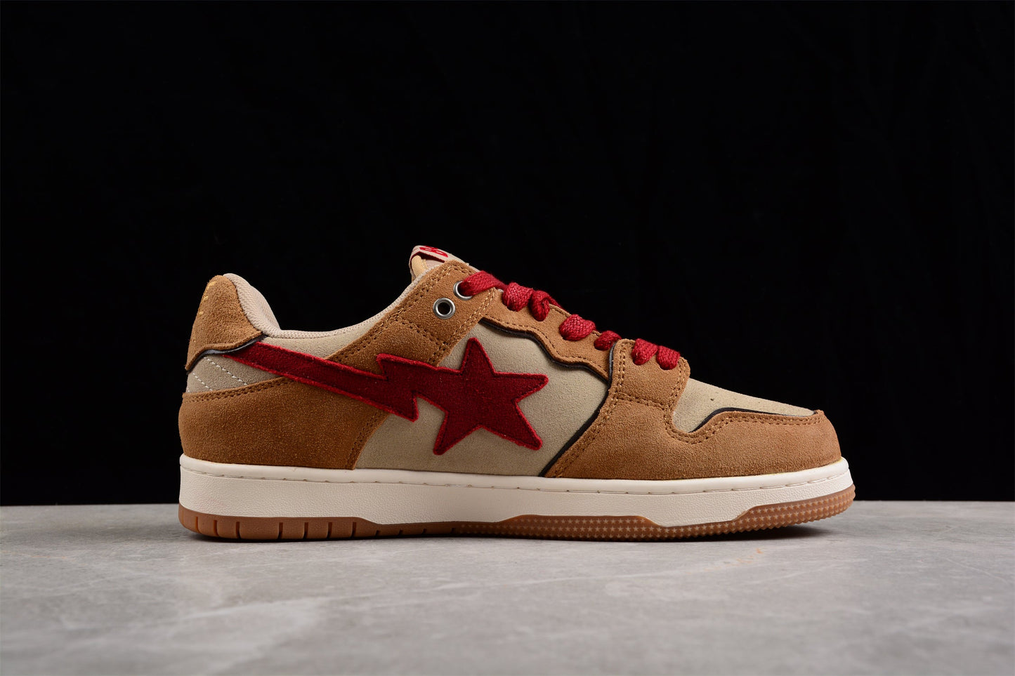 Baskets basses BAPE STA rouges et marron