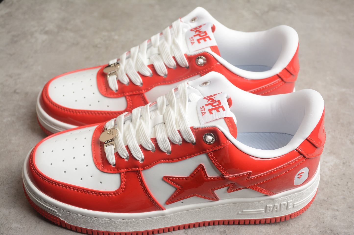 Baskets basses BAPE STA rouges et blanches