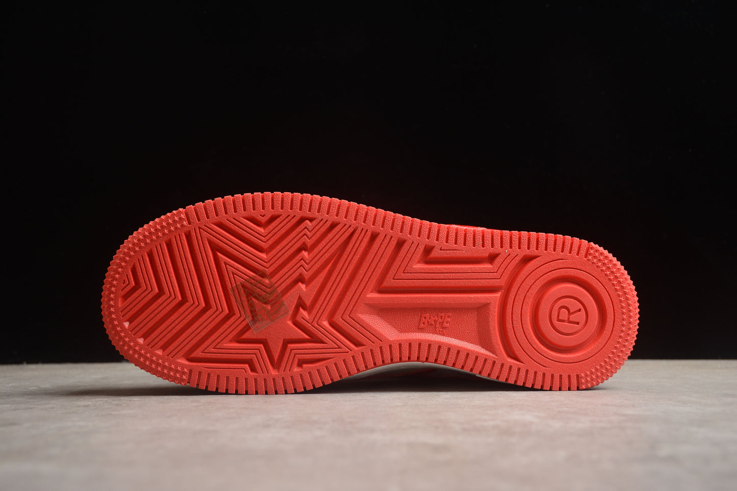 Baskets basses BAPE STA rouges et blanches