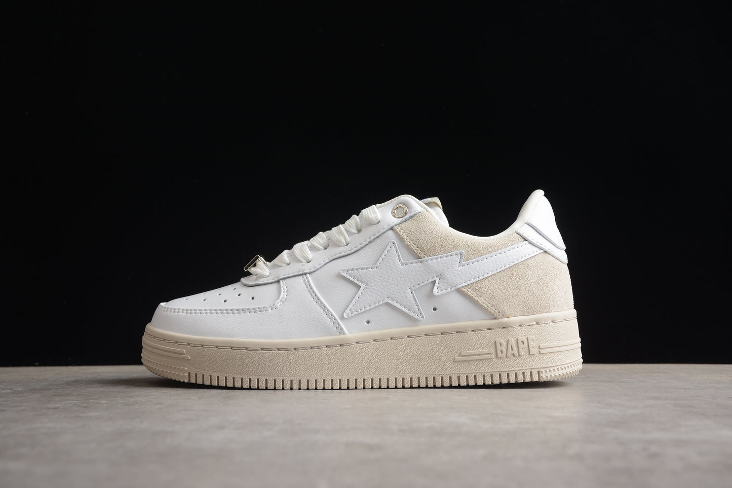 Baskets basses BAPE STA blanches et crème