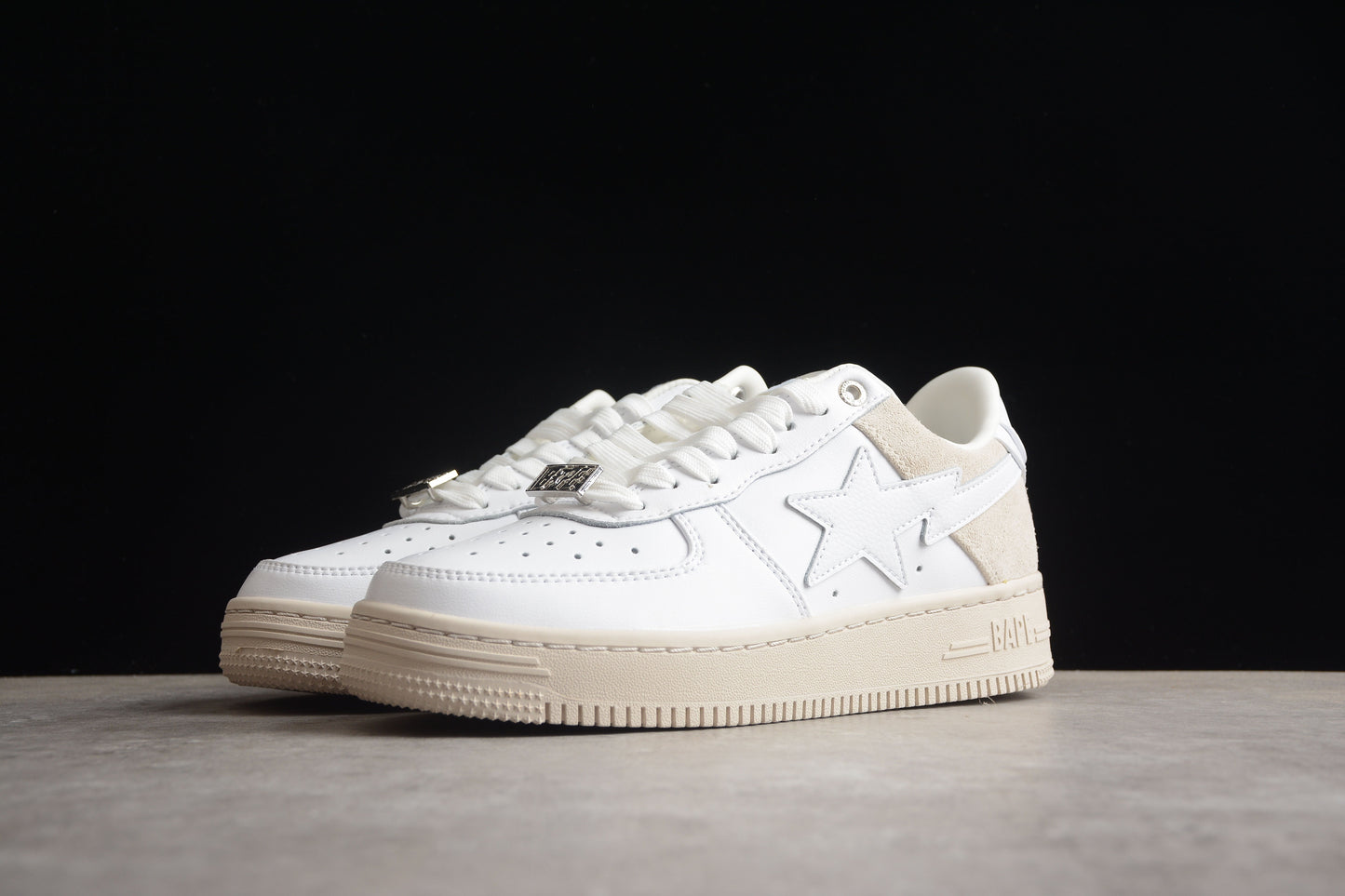 Baskets basses BAPE STA blanches et crème