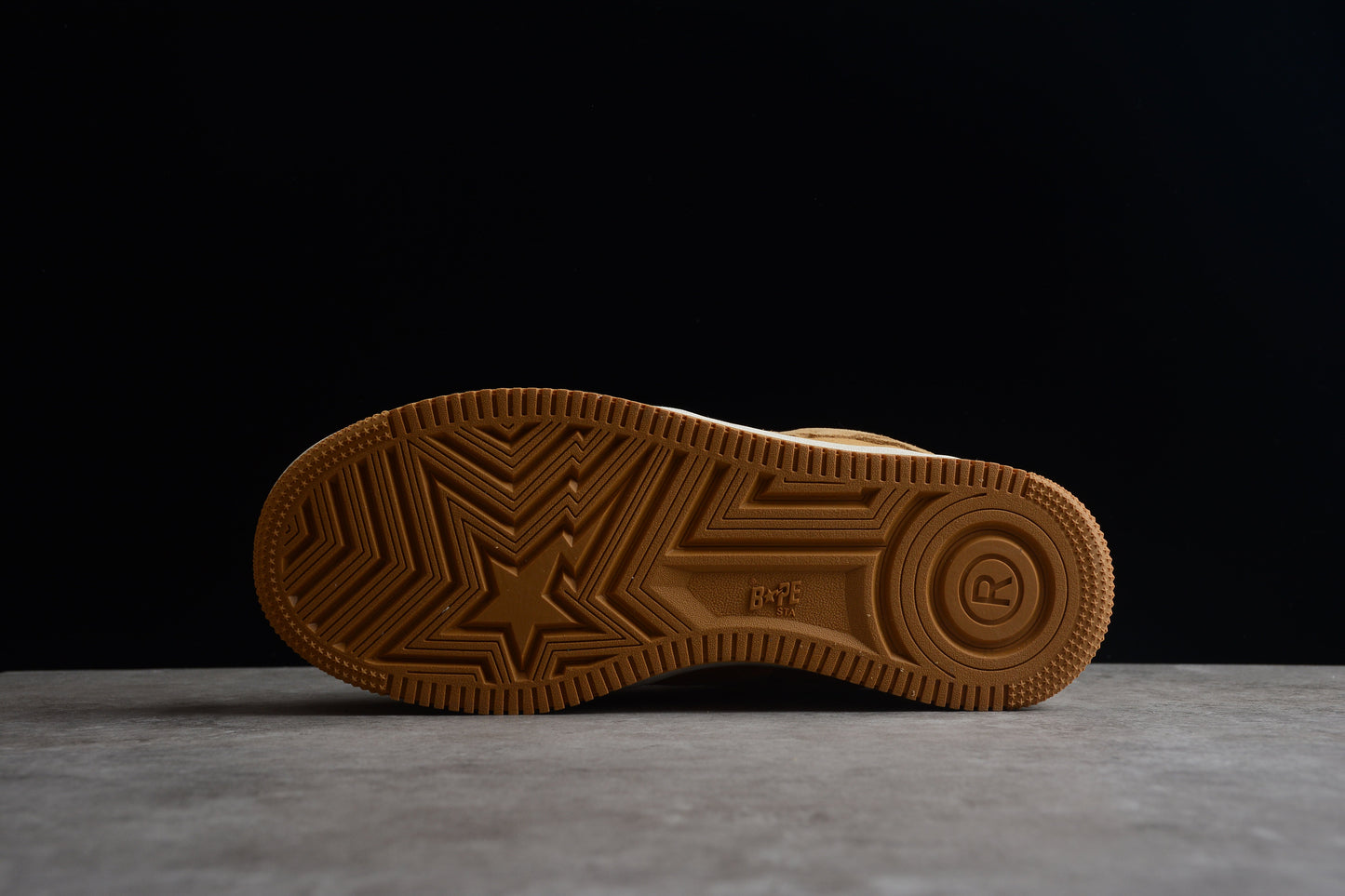 Baskets basses BAPE STA en daim beige