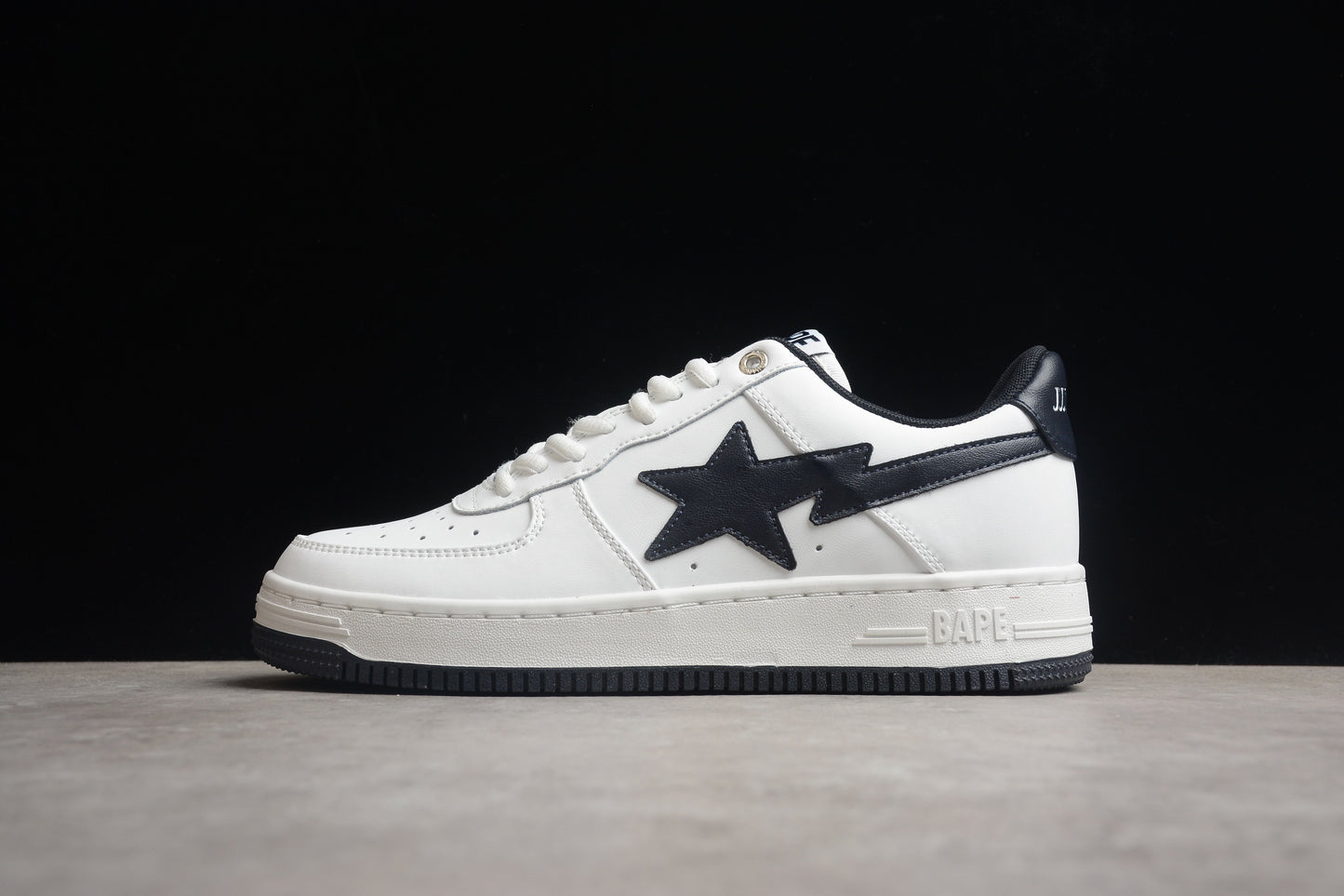Baskets basses BAPE STA blanches et noires