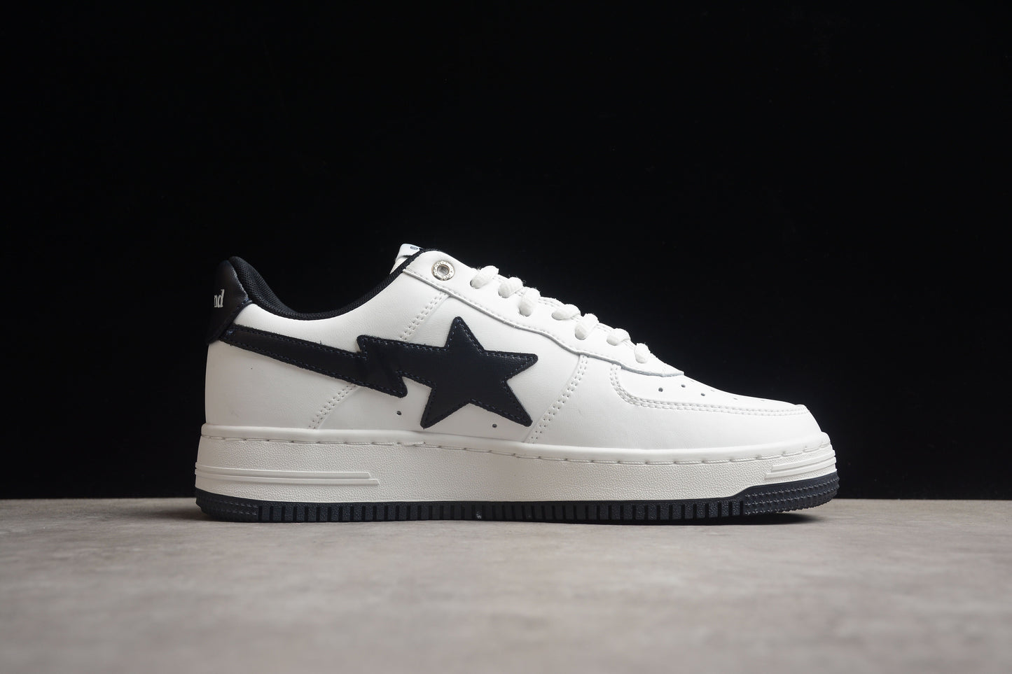 Baskets basses BAPE STA blanches et noires