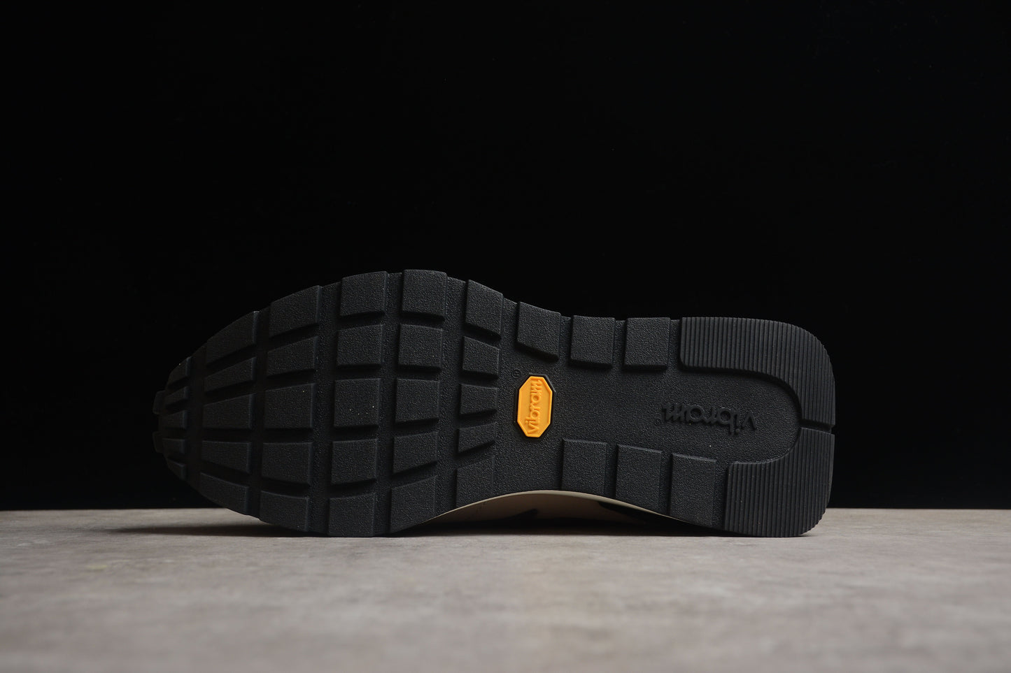 Baskets BAPE STA Retro Runner beiges et marron