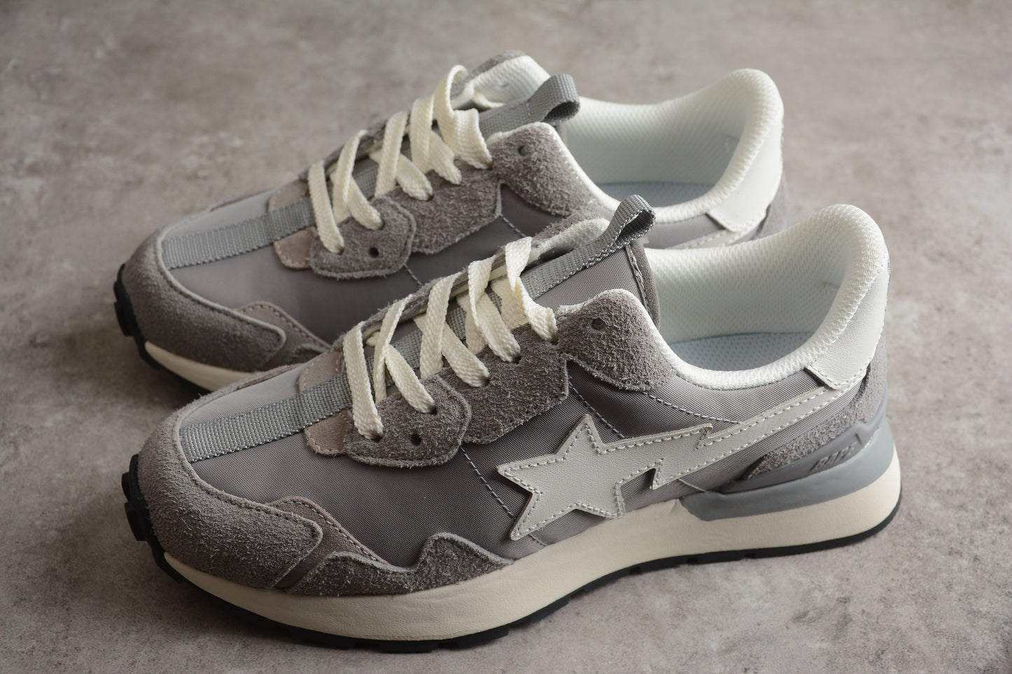 Baskets BAPE STA Runner grises et blanches