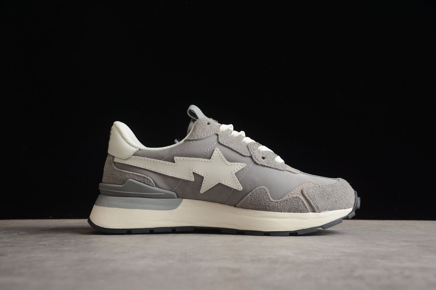 Baskets BAPE STA Runner grises et blanches