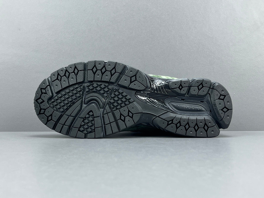 JJJJOUND x NEW BALANCE 2002R GORE-TEX PIN