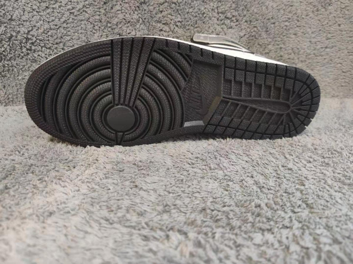 JORDAN 1 HIGH x SILVER TOE 