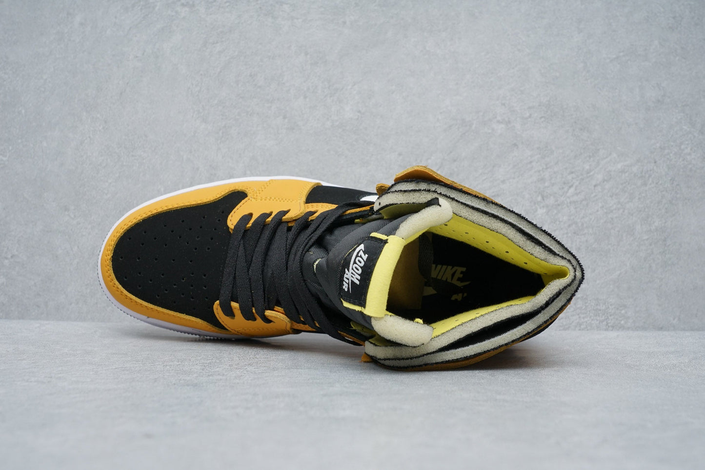 JORDAN 1 HIGH ZOOM AIR CMFT x BLACK MONARCH 