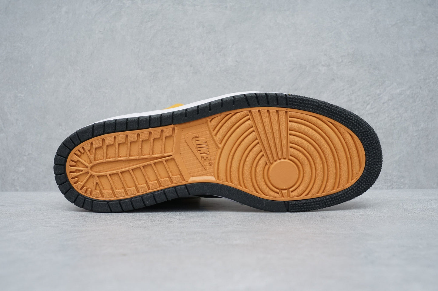 JORDAN 1 HIGH ZOOM AIR CMFT x BLACK MONARCH 