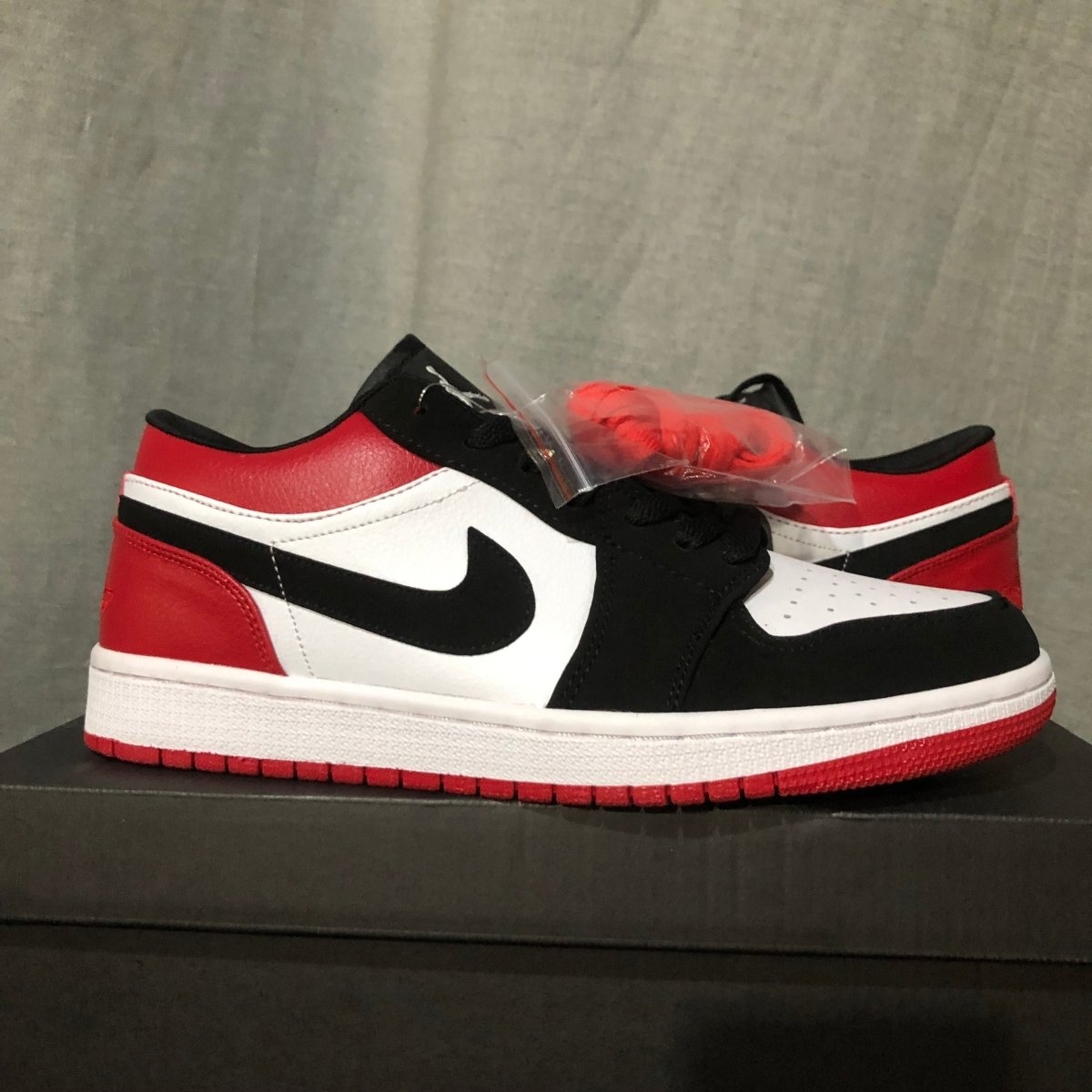 JORDAN 1 LOW x BRED TOE 