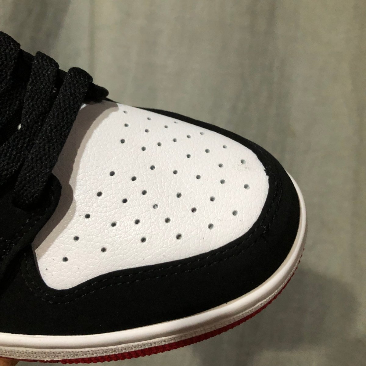 JORDAN 1 LOW x BRED TOE 