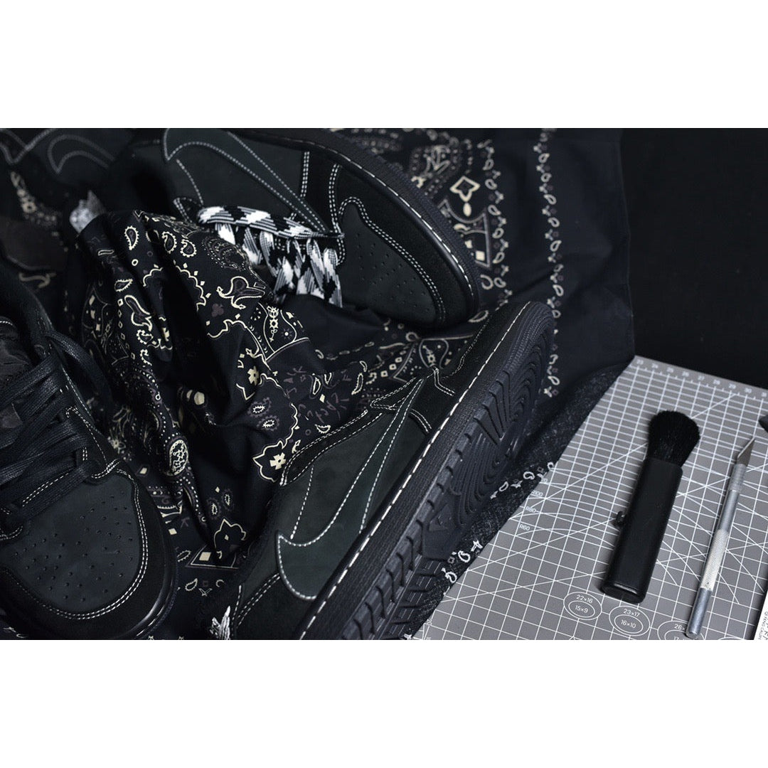 JORDAN 1 LOW x TRAVIS SCOTT PHANTOM 