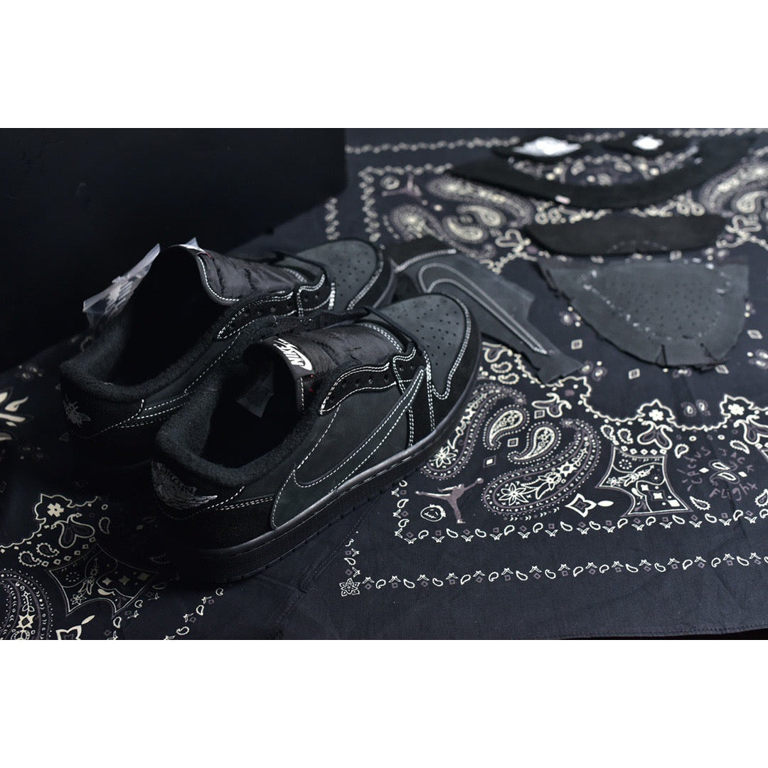 JORDAN 1 LOW x TRAVIS SCOTT PHANTOM 