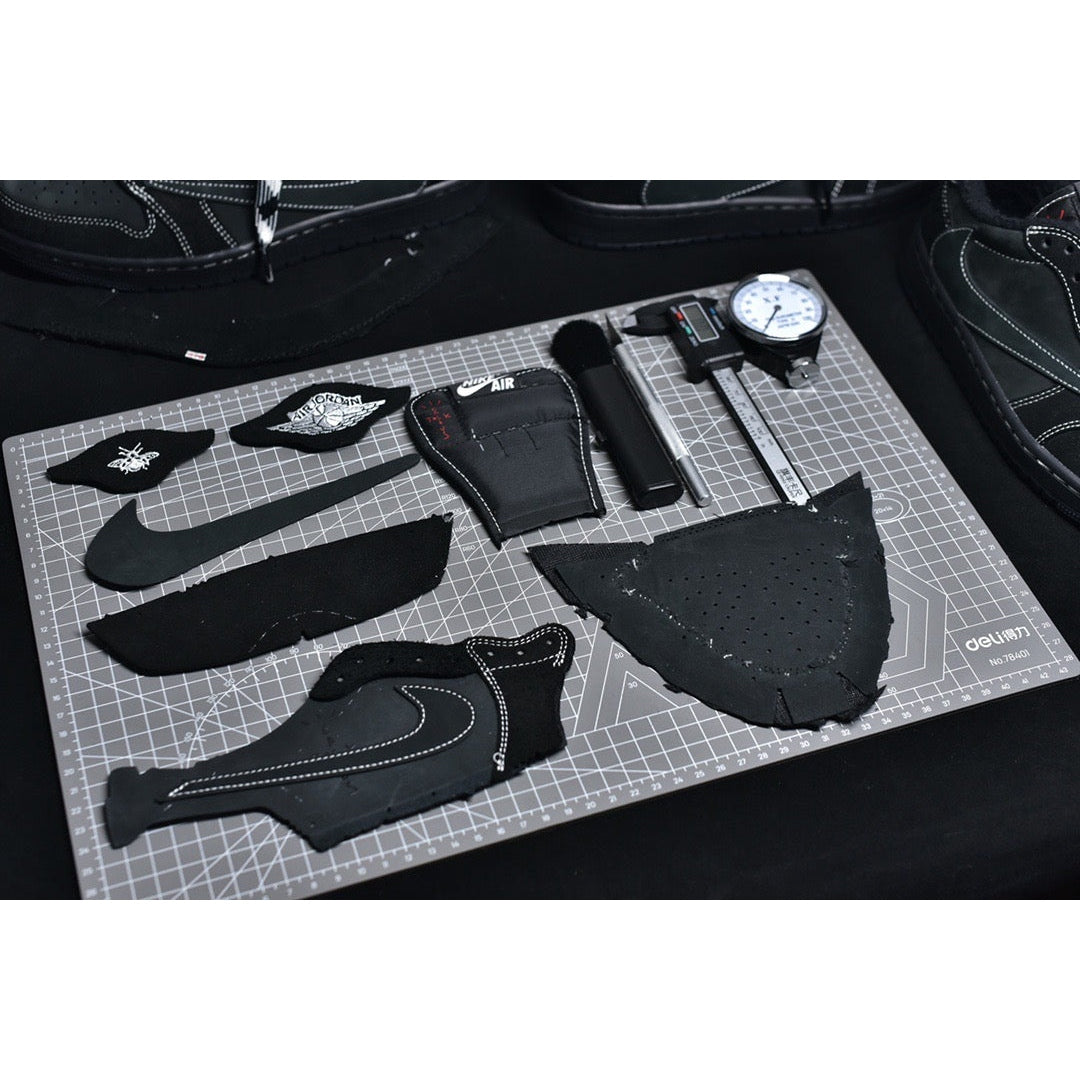 JORDAN 1 LOW x TRAVIS SCOTT PHANTOM 