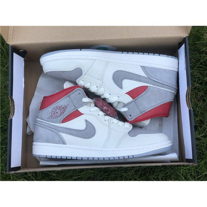 Baskets Jordan 1 Mid SNEAKERSNSTUFF 20e anniversaire 