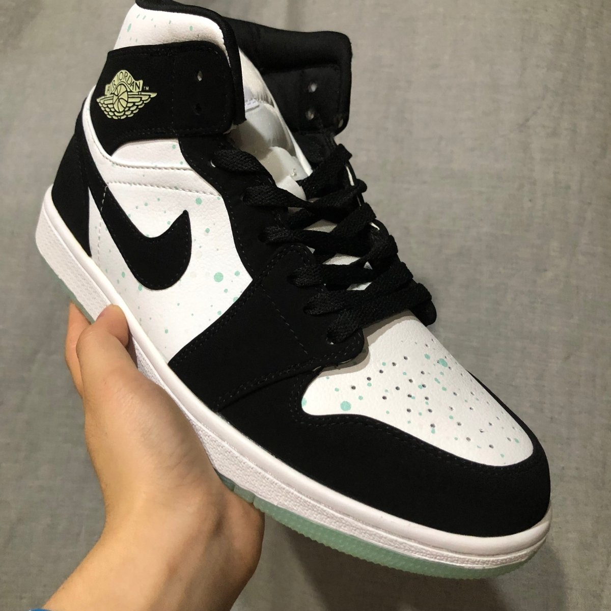 JORDAN 1 MID x BLACK MINT DOTS 
