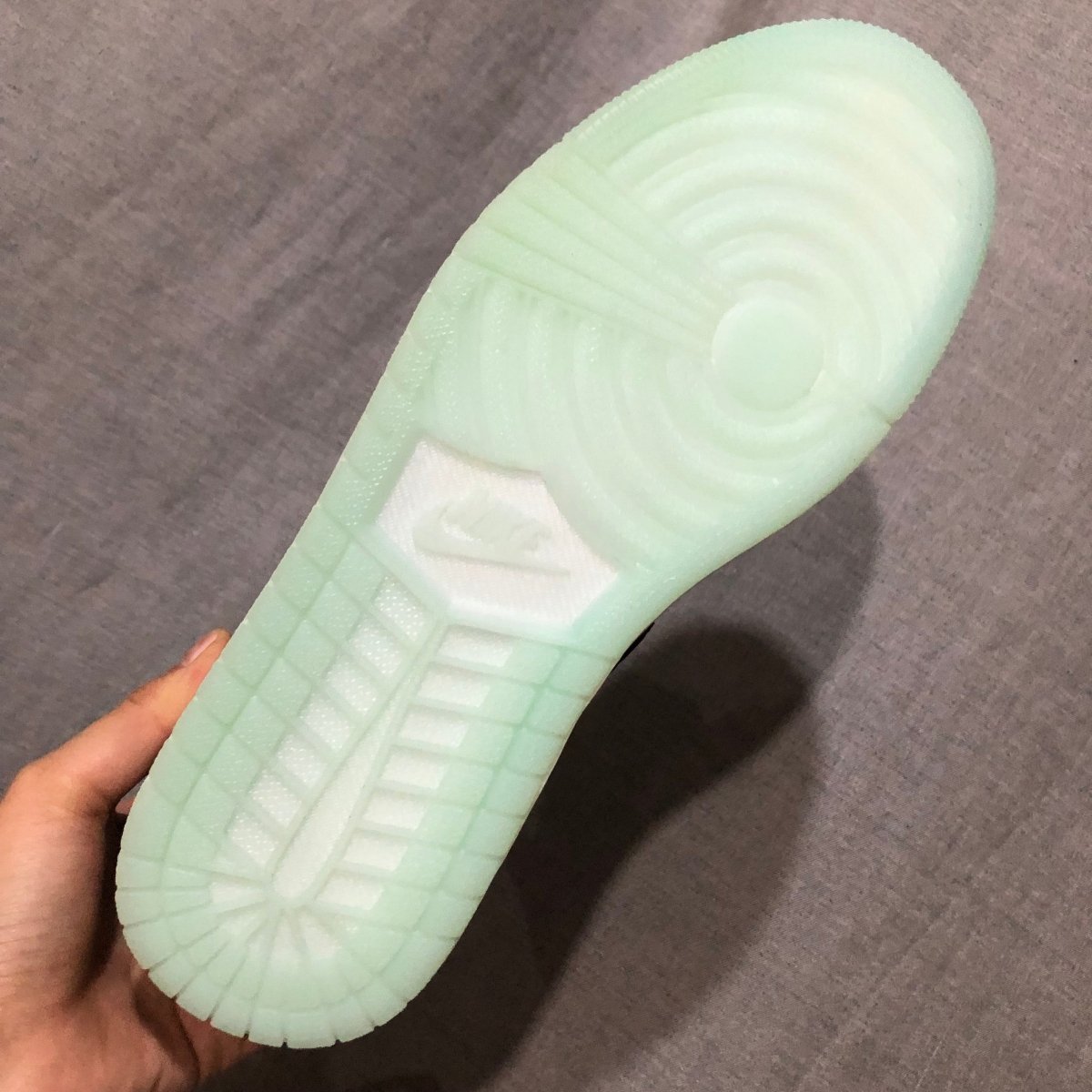 JORDAN 1 MID x BLACK MINT DOTS 