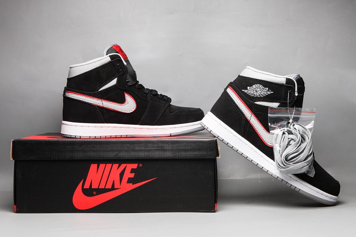 JORDAN 1 MID x NOIR GRIS PARTICULES ROUGE GYM 