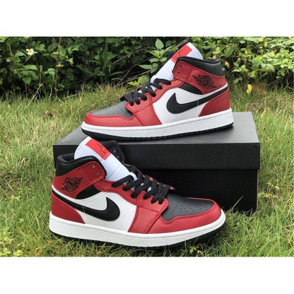JORDAN 1 MID x CHICAGO BLACK TOE 