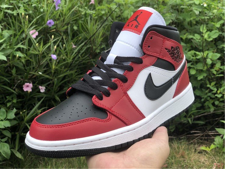 JORDAN 1 MID x CHICAGO BLACK TOE 