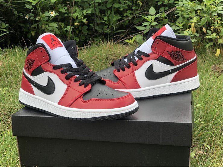 JORDAN 1 MID x CHICAGO BLACK TOE 