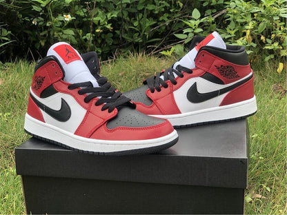 JORDAN 1 MID x CHICAGO BLACK TOE 