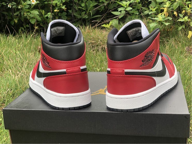 JORDAN 1 MID x CHICAGO BLACK TOE 