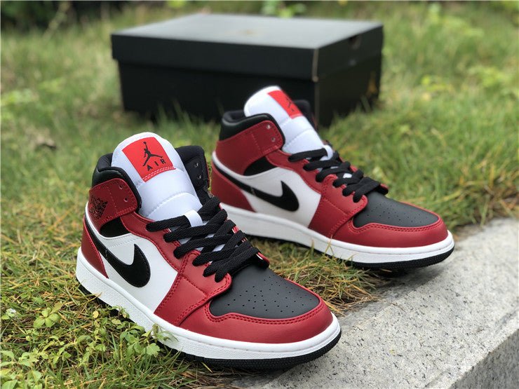 JORDAN 1 MID x CHICAGO BLACK TOE 