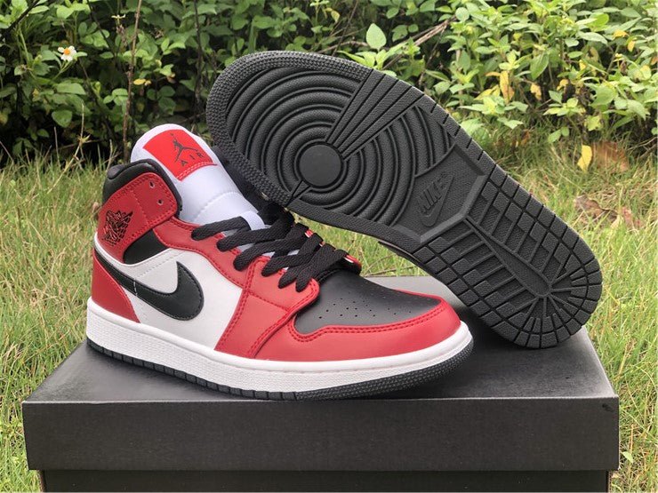 JORDAN 1 MID x CHICAGO BLACK TOE 